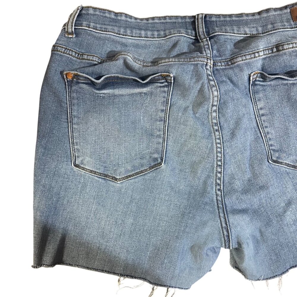 Judy Blue Womens Custom Cutoff Jean Shorts Size 18W Light Wash Frayed Hem Casual - Picture 9 of 11